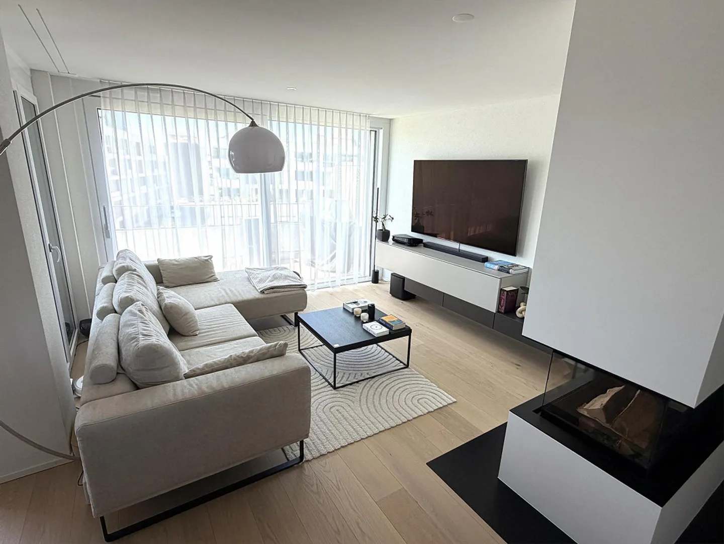 Vivere comodamente vicino al lago con due terrazze e smart home - Foto 6 di 30