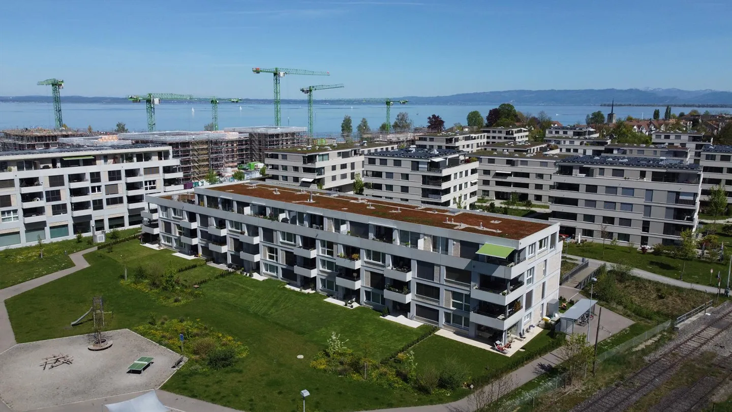 Vivere comodamente vicino al lago con due terrazze e smart home - Foto 24 di 30