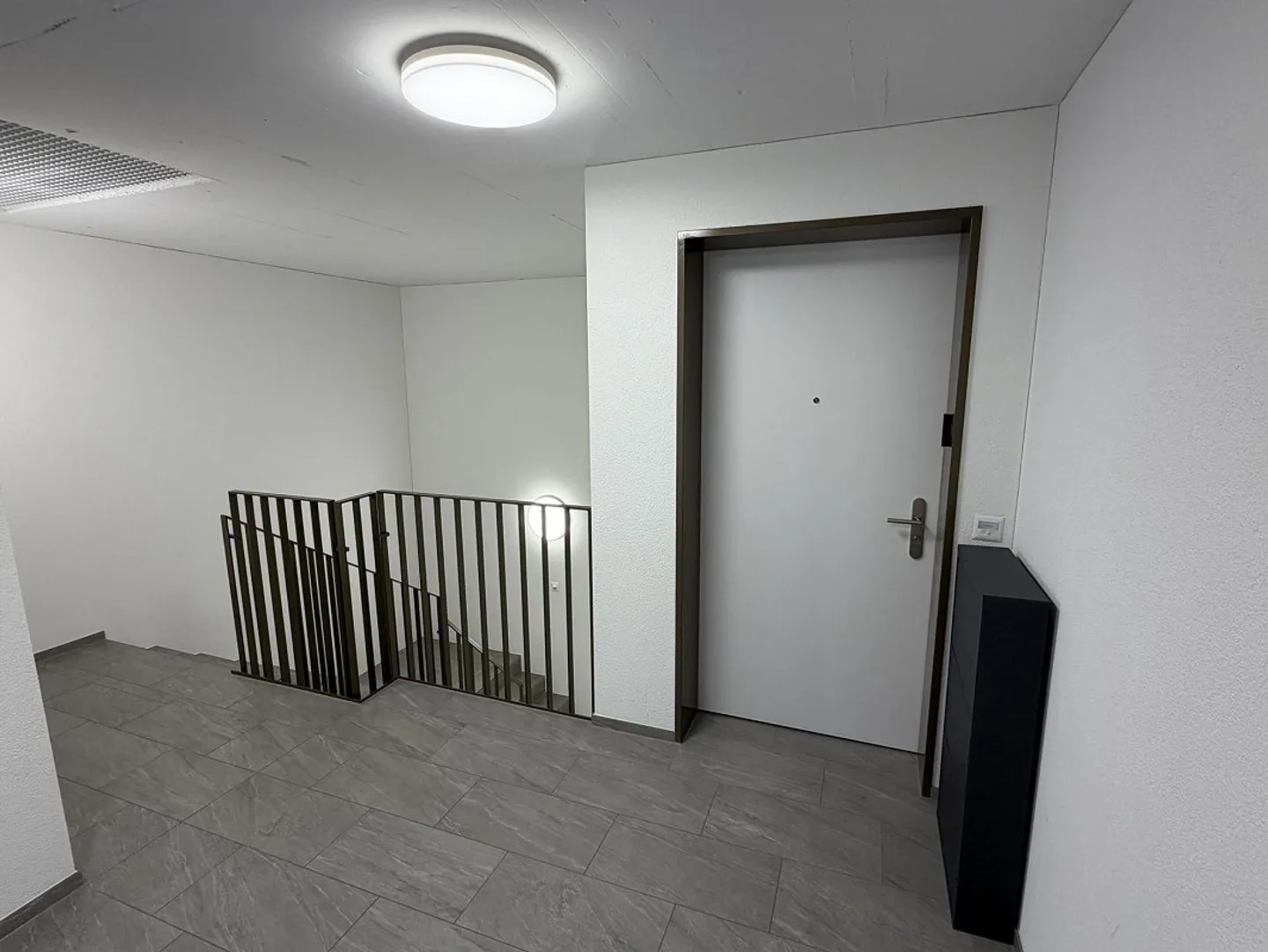 Vivere comodamente vicino al lago con due terrazze e smart home - Foto 26 di 30