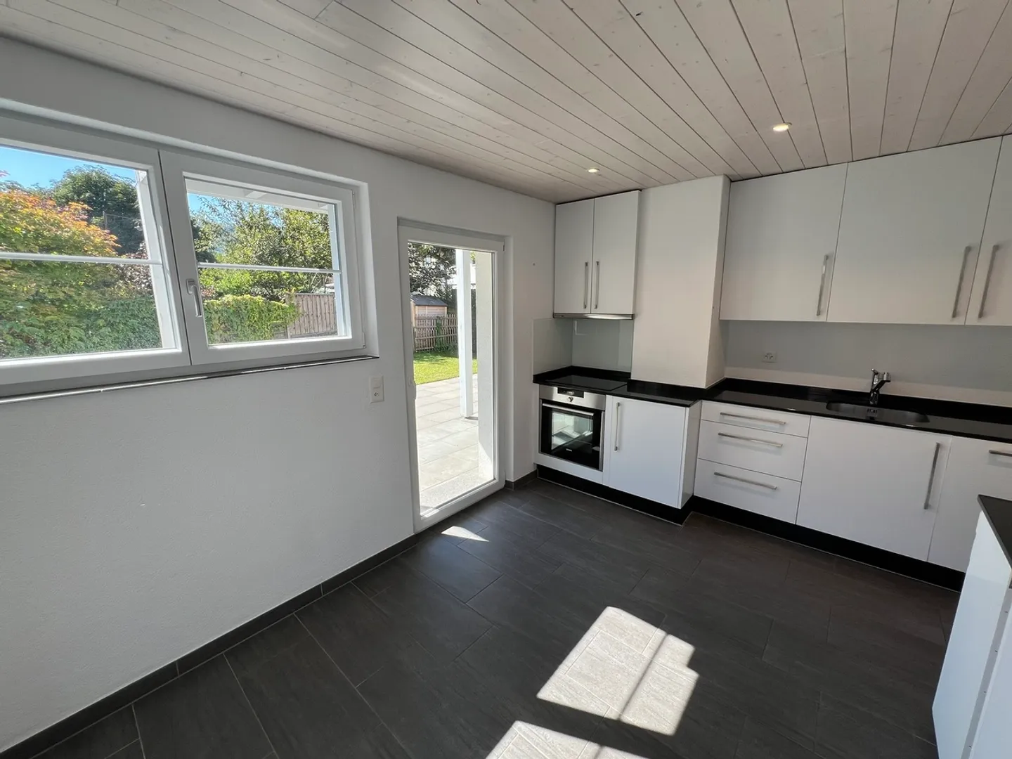 Attractive multi-family house in a central location in Wahlen near Laufen - Photo 3 of 9