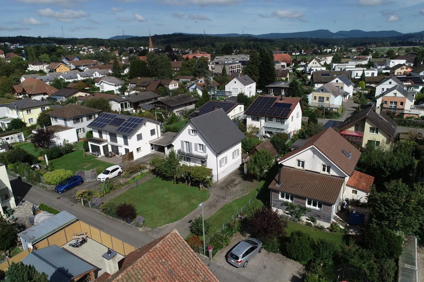 Casa unifamiliare di 5,5 stanze in posizione tranquilla con giardino ben curato - Foto 9 di 10