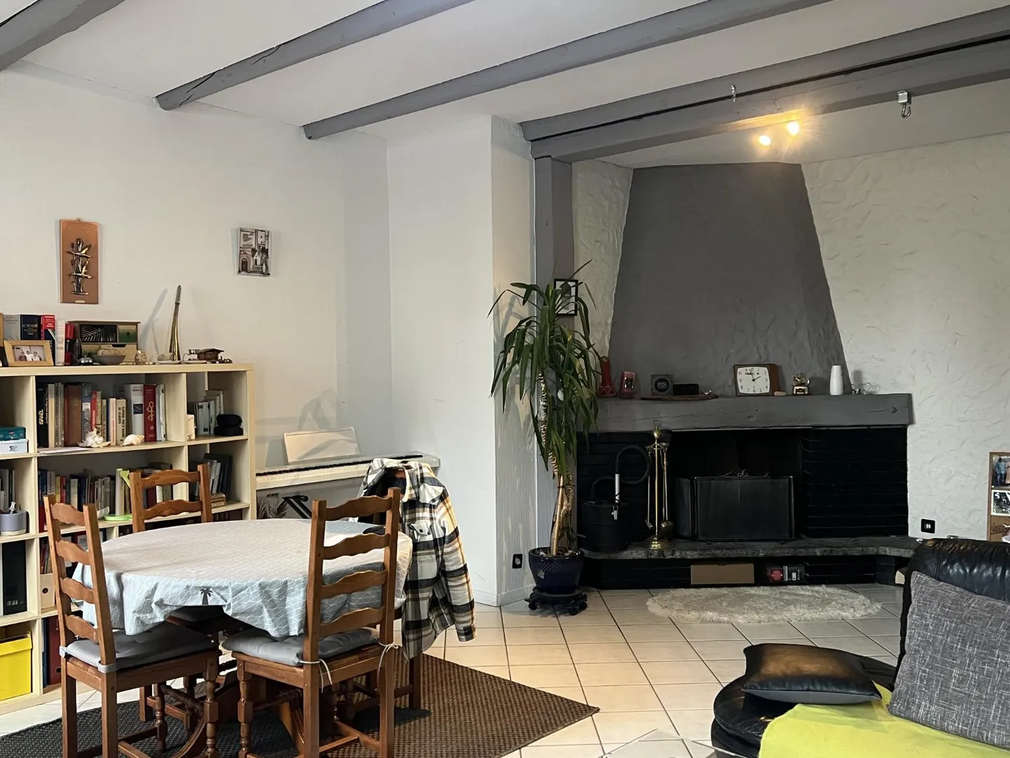 Charmant appartement 4 pièces au rez-de-chaussée surélevé à La Chaux-de-Fonds - Photo 1 sur 11