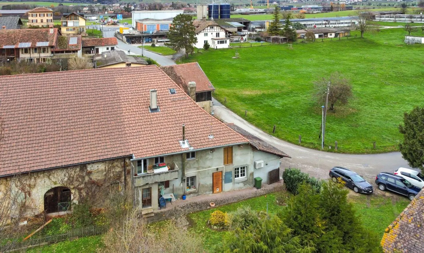 Haus mit Umwandlungspotenzial mit Garten in Grandson! - Foto 4 von 13