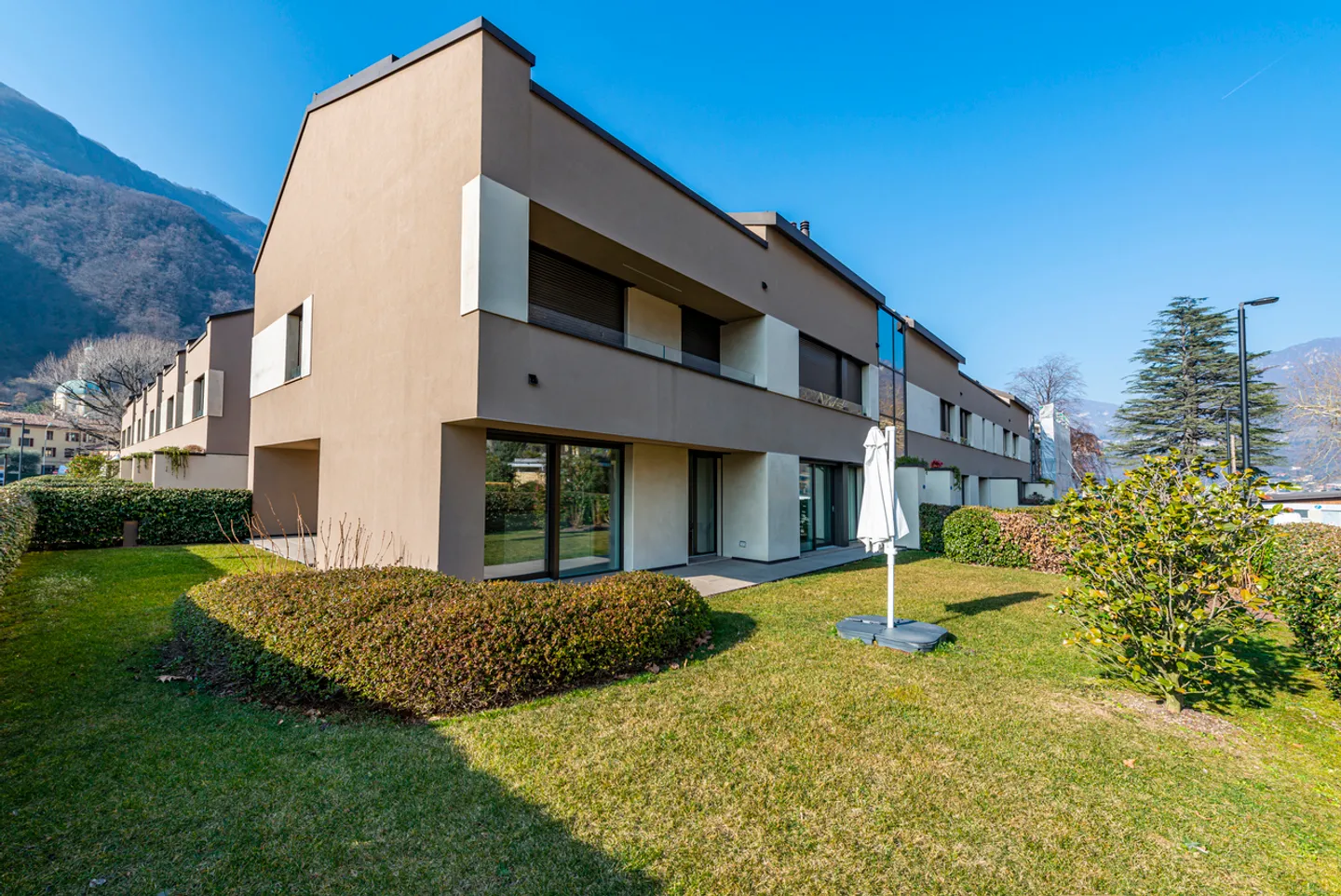 Furnished apartment with private garden by the lake - Photo 1 of 15