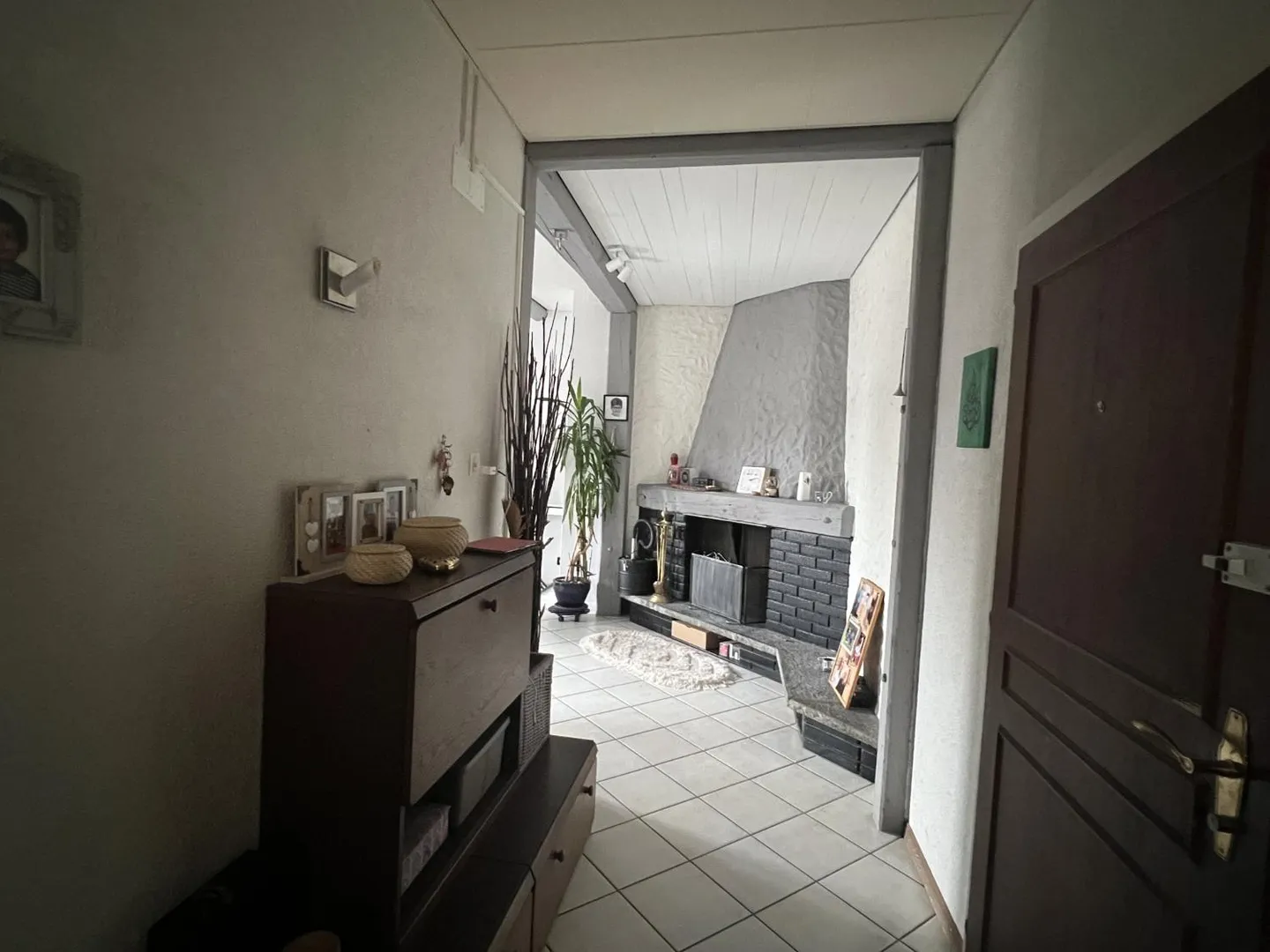 Charmant appartement 4 pièces au rez-de-chaussée surélevé à La Chaux-de-Fonds - Photo 4 sur 11