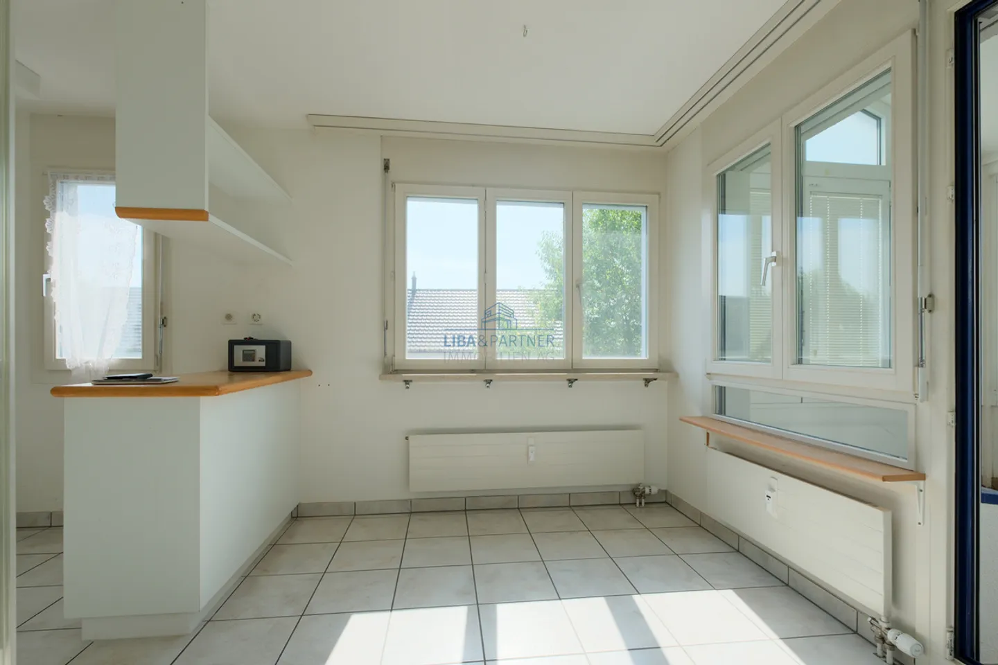 Appartamento luminoso di 4,5 stanze a Binningen - affascinante, pratico, versatile - Foto 2 di 10