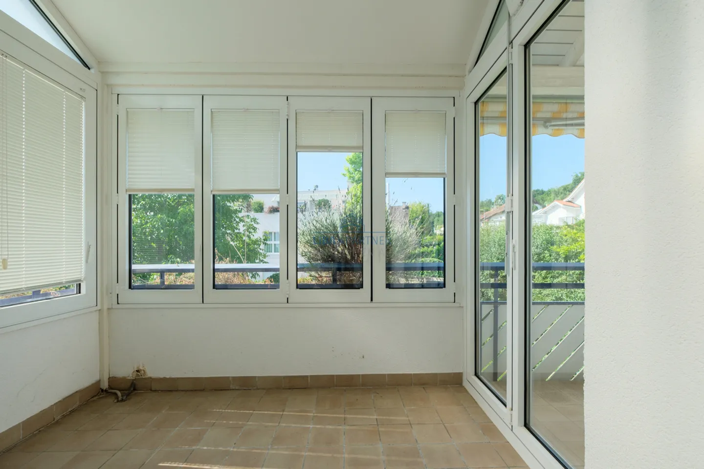 Appartamento luminoso di 4,5 stanze a Binningen - affascinante, pratico, versatile - Foto 4 di 10