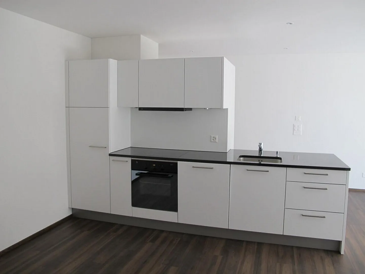 Appartement 2.5 pièces au rez-de-chaussée avec espace jardin - Photo 1 sur 4