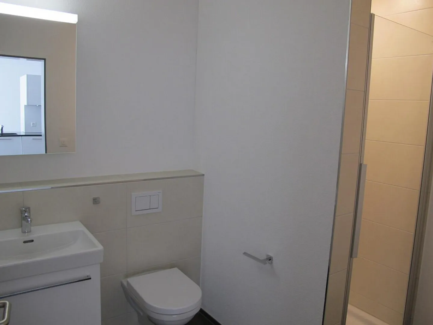 Appartement 2.5 pièces au rez-de-chaussée avec espace jardin - Photo 2 sur 4