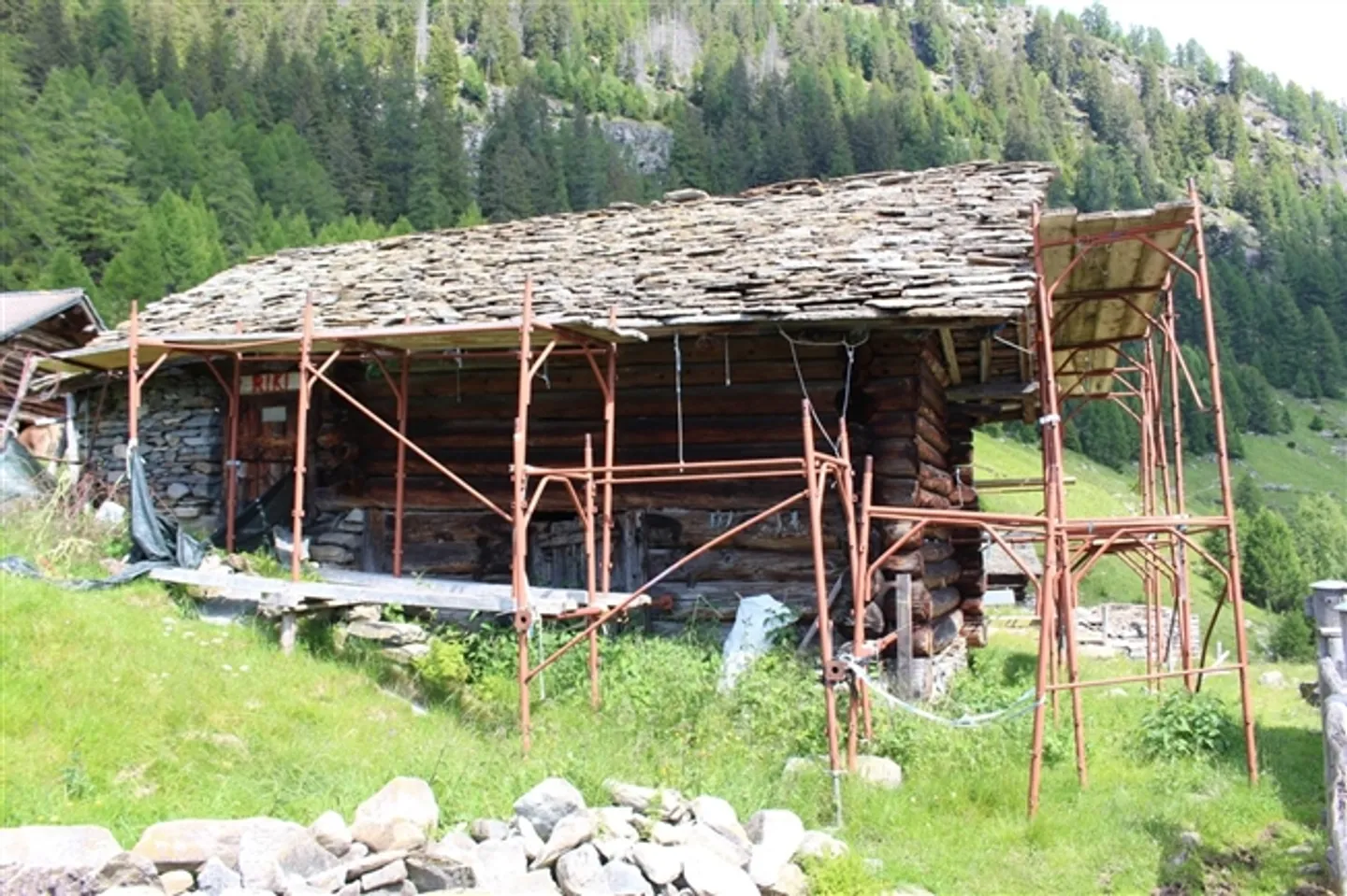 Rustico da riattare con prato molto tranquilla e soleggiata con bella vista - Foto 1 di 7