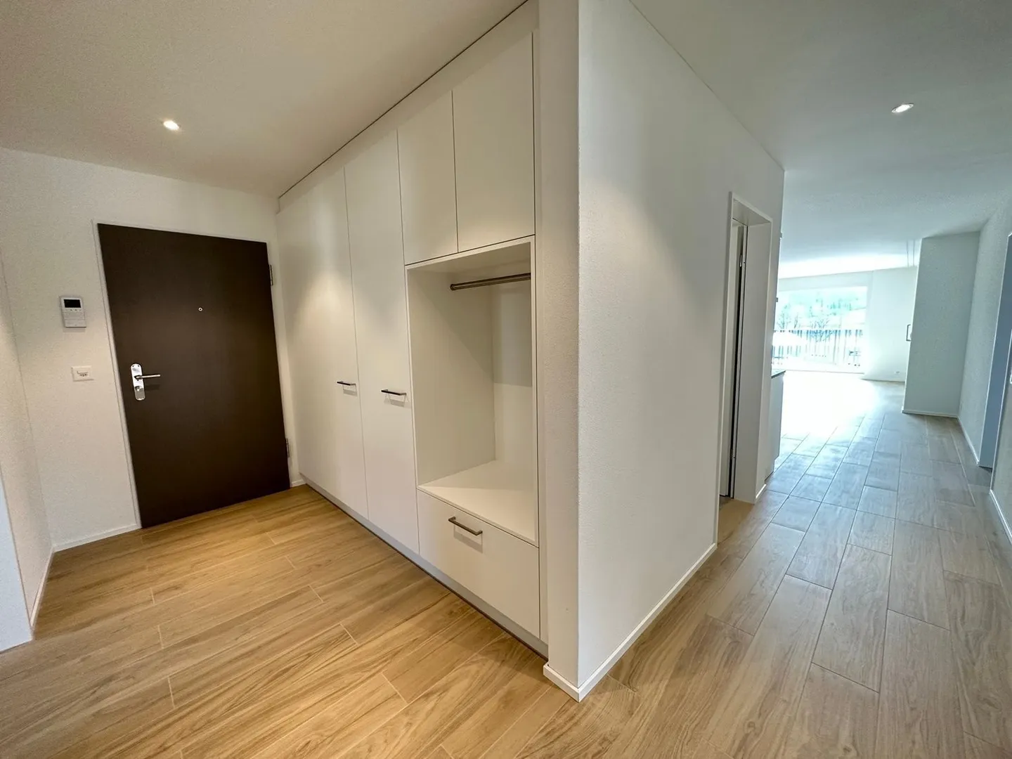 Modernes Apartment mit Balkon - Foto 4 von 17