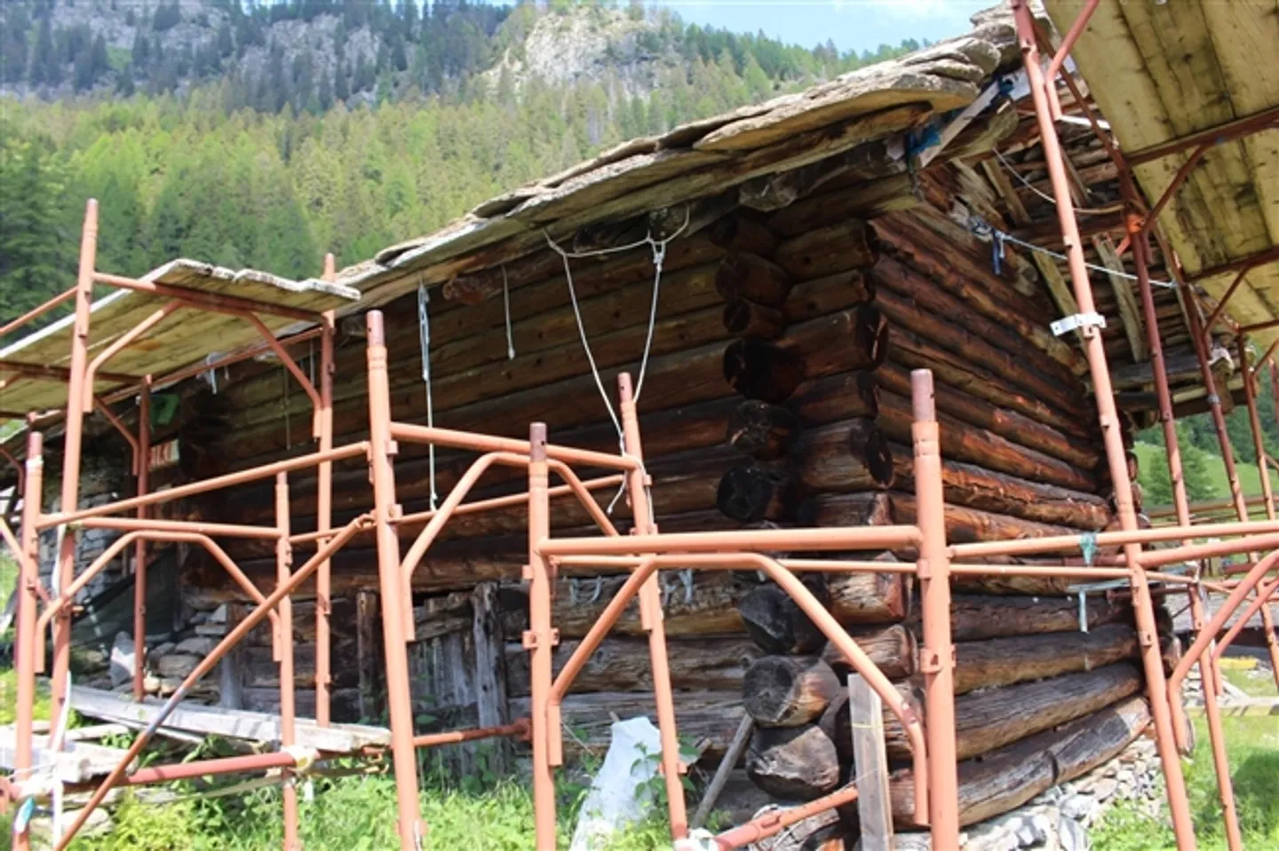 Rustico da riattare con prato molto tranquilla e soleggiata con bella vista - Foto 2 di 7