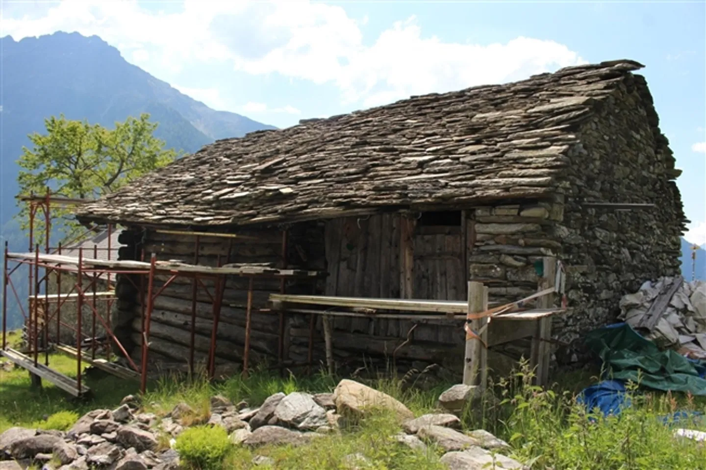 Rustico da riattare con prato molto tranquilla e soleggiata con bella vista - Foto 4 di 7
