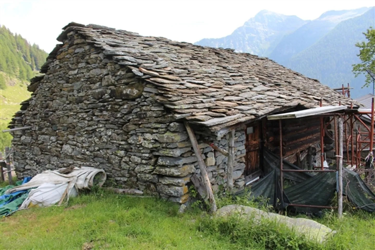 Rustico da riattare con prato molto tranquilla e soleggiata con bella vista - Foto 5 di 7