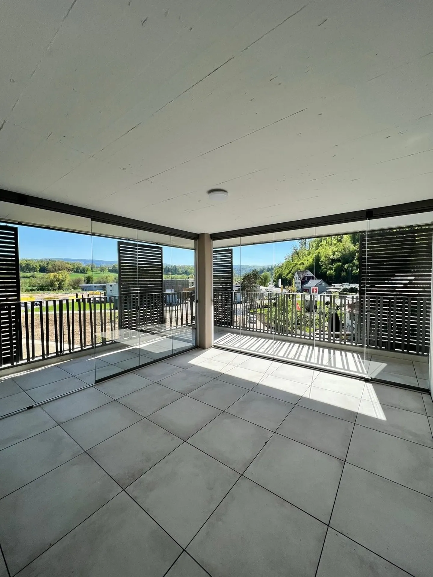 Modernes Apartment mit Balkon - Foto 7 von 17