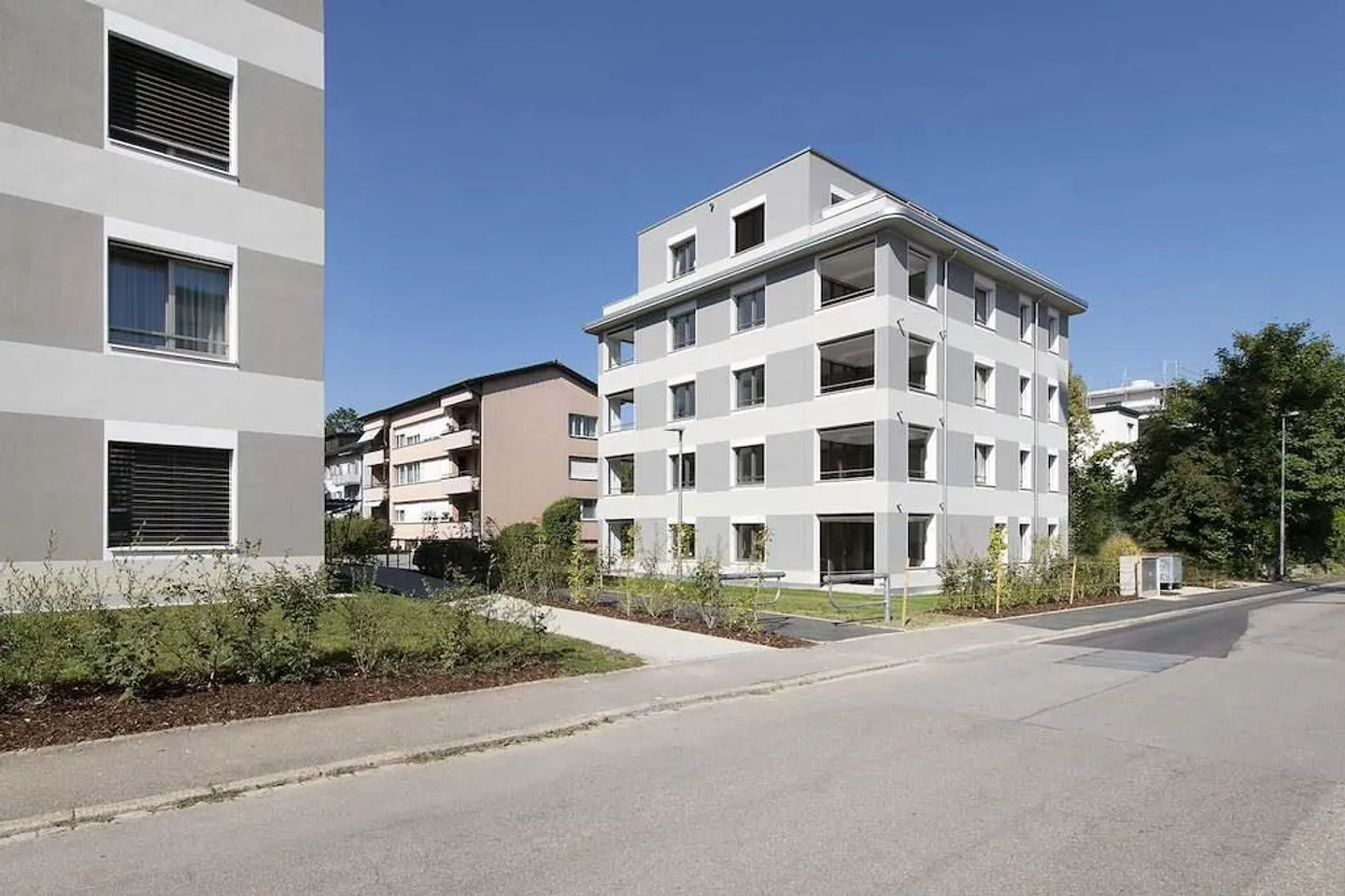 Modernes Apartment nahe Flugplatz Dübendorf - Foto 1 von 8