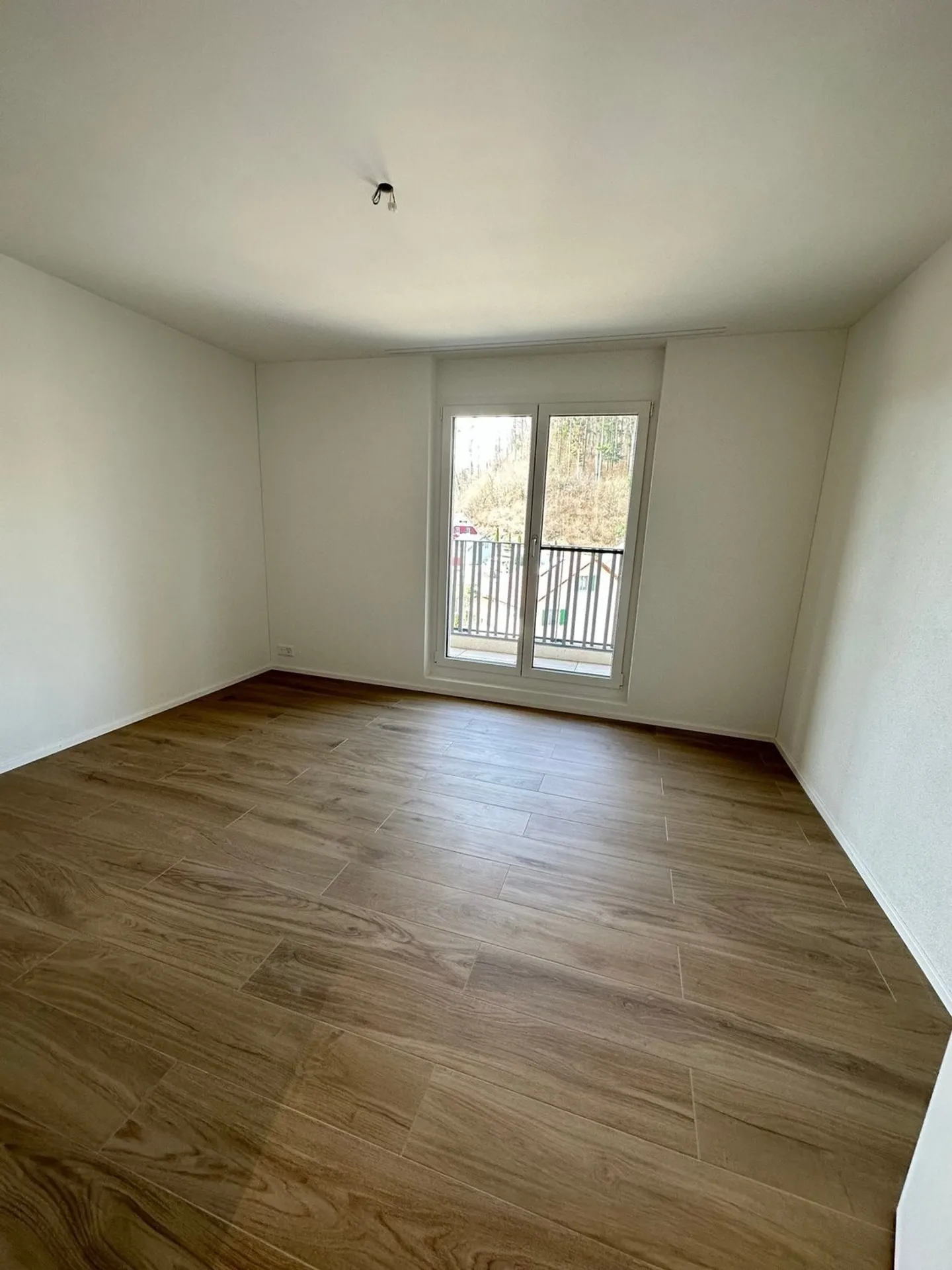 Modernes Apartment mit Balkon - Foto 10 von 17