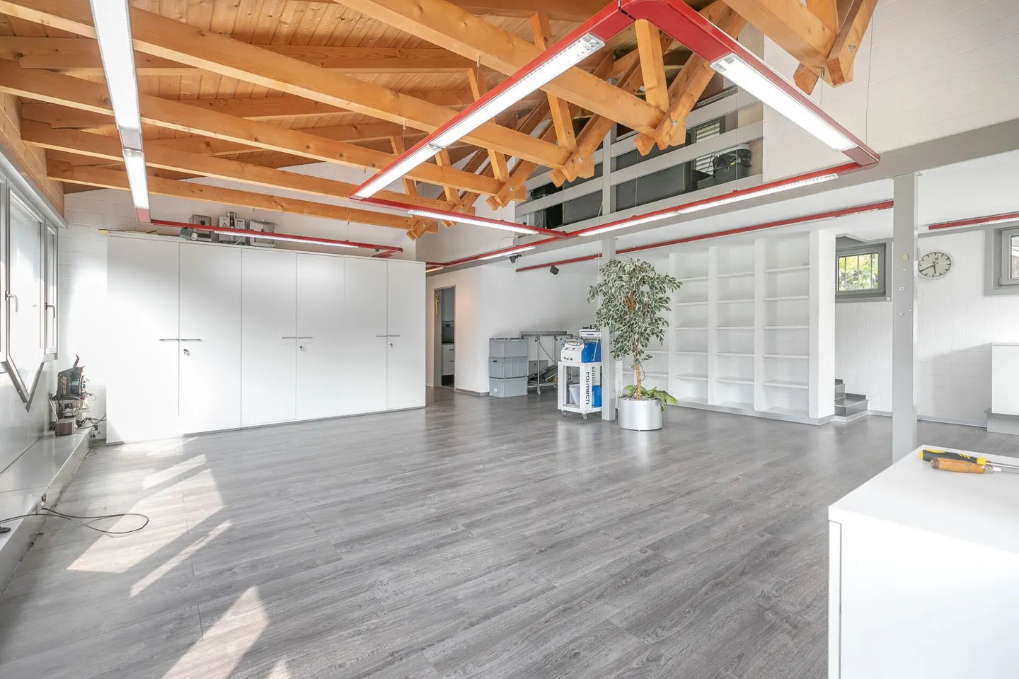 Proprietà commerciale con ufficio open space - Foto 3 di 13