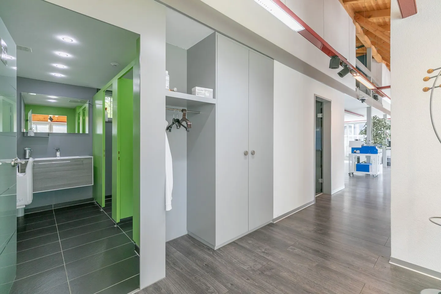 Proprietà commerciale con ufficio open space - Foto 6 di 13