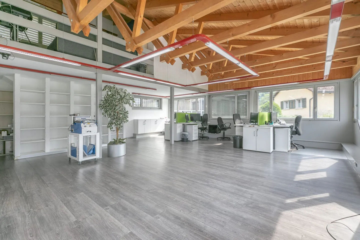 Proprietà commerciale con ufficio open space - Foto 1 di 13