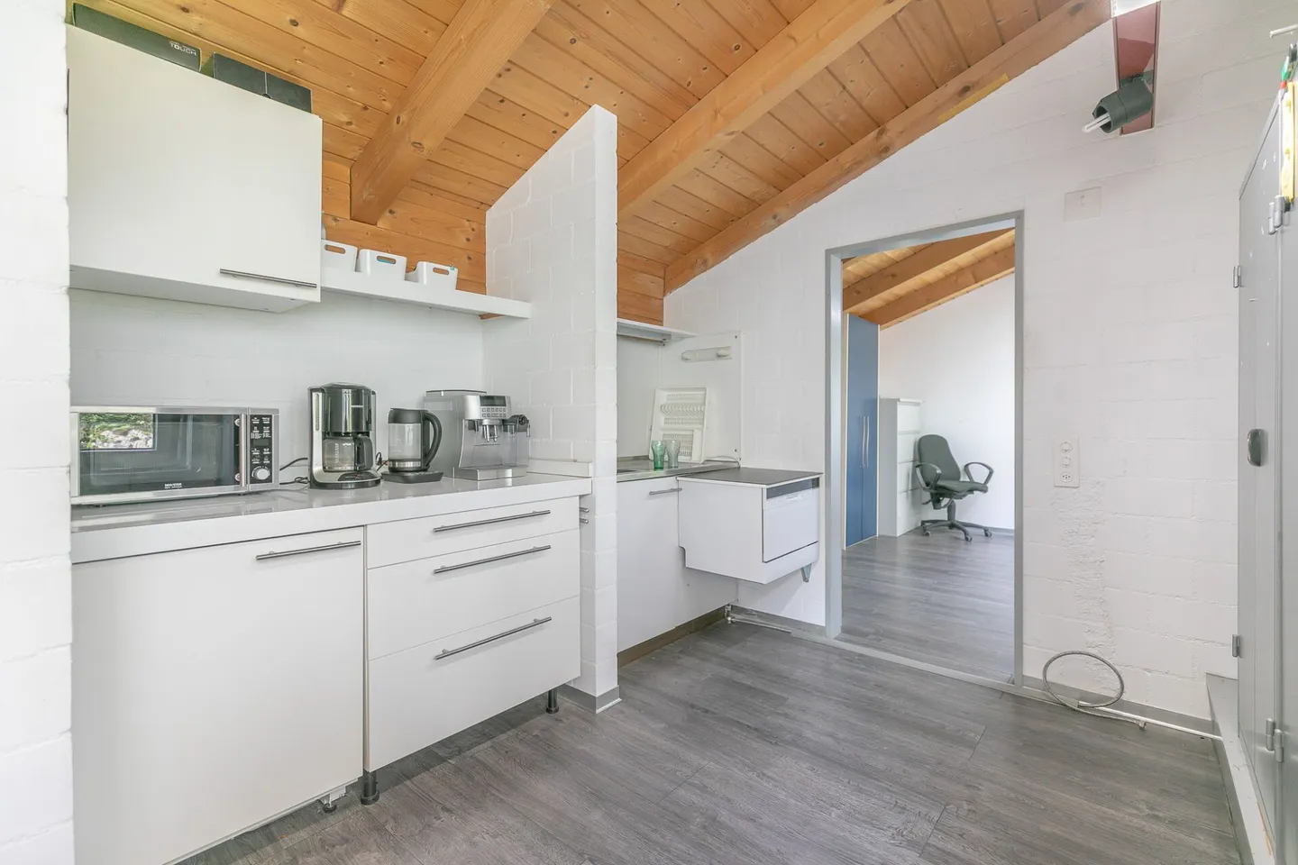 Proprietà commerciale con ufficio open space - Foto 8 di 13