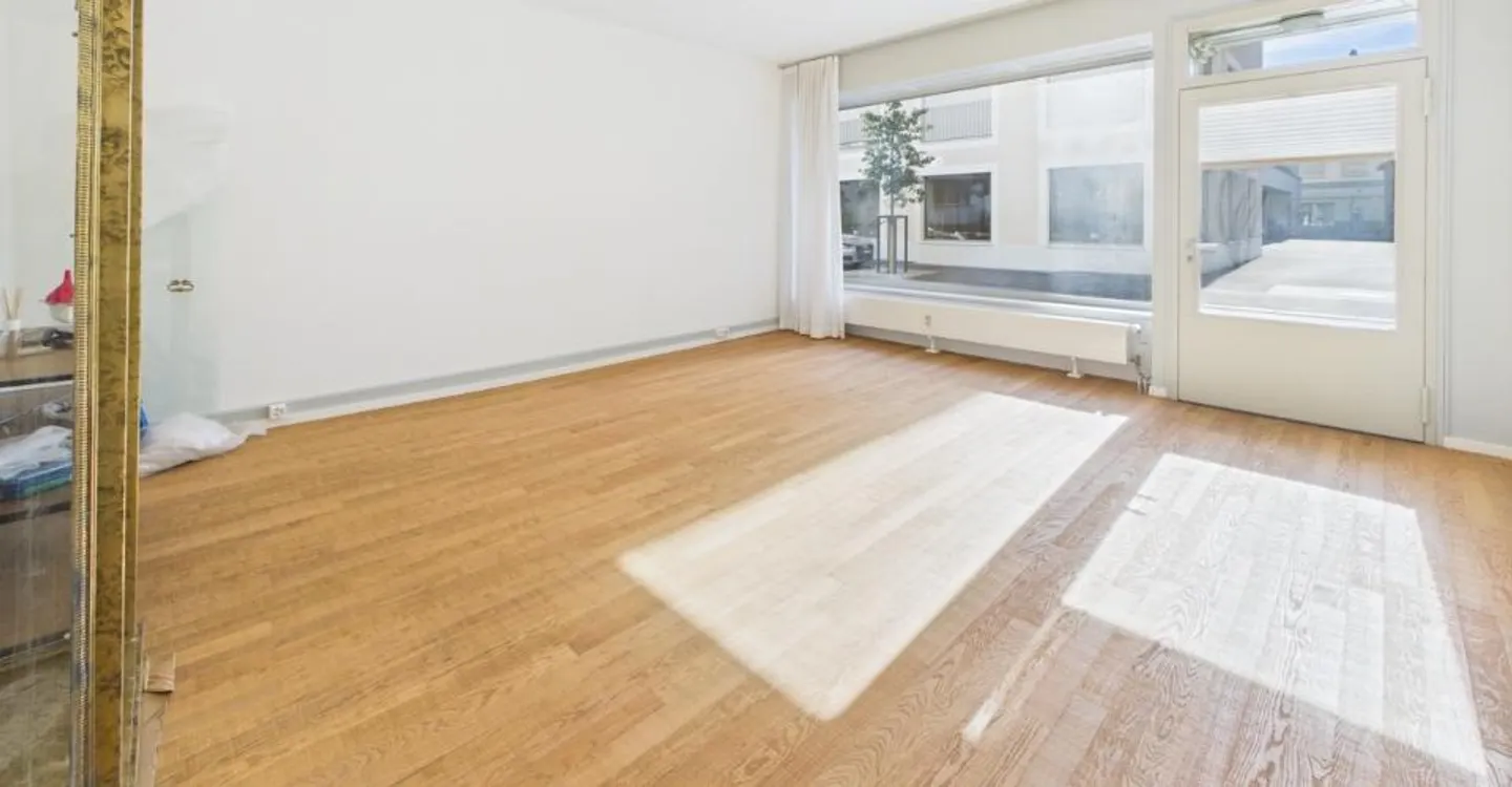 Spazio commerciale attraente – luminoso, soleggiato e recentemente ristrutturato - Foto 3 di 9