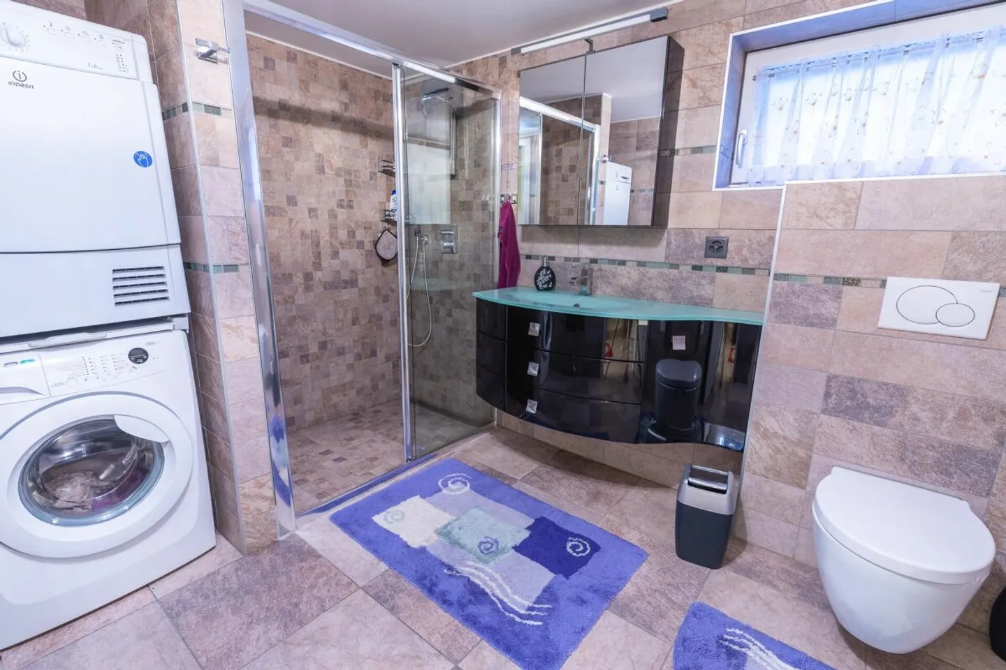 Villa unifamiliare spaziosa - vista mozzafiato e garantita sul lago di Neuchâtel - Casa unifamiliare spaziosa - vista garantita sul lago di Neuchâtel - Foto 21 di 24