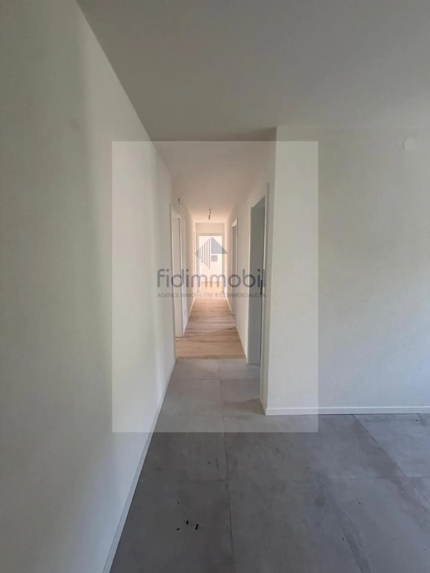 Completely renovated 4-room apartment - Photo 2 of 6