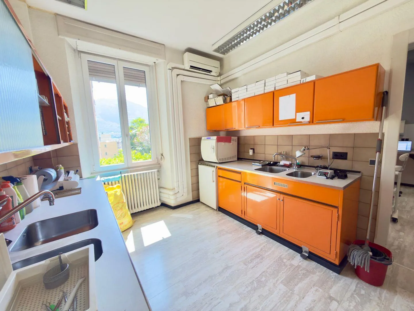 Elegant commercial space in a historic villa in a strategic location - Photo 6 of 9