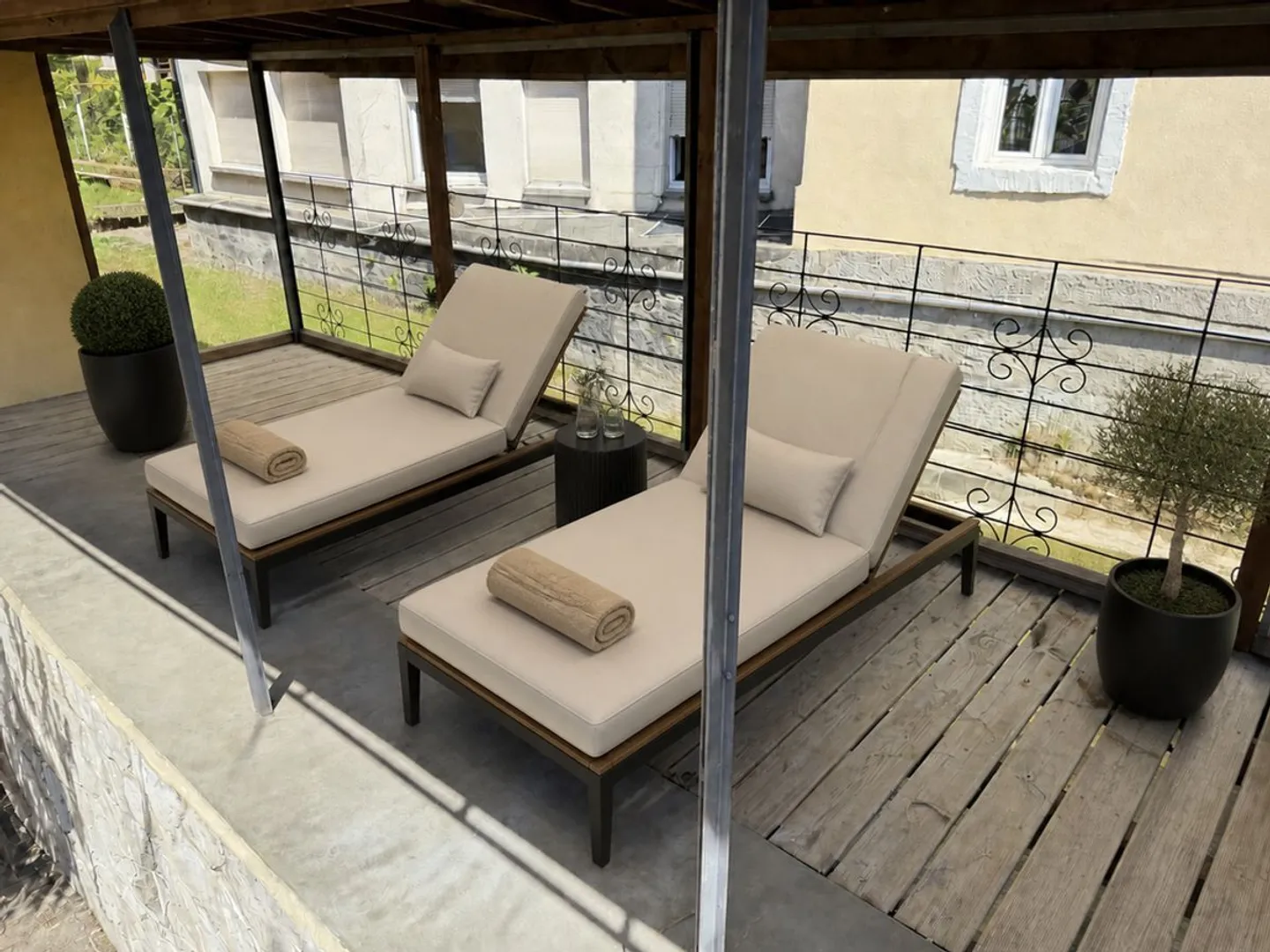 Bâtiment avec 2 appartements, un espace commercial - 2 chambres - 2 places de parking et un garage/terrasse au centre du village - Photo 11 sur 13