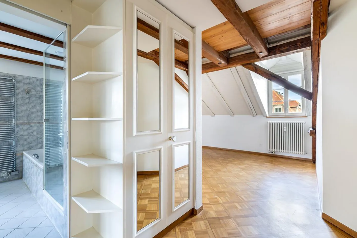 Zürich : appartement historique avec galerie et cheminée - Photo 3 sur 5