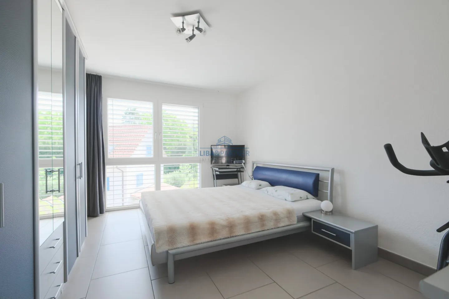 Grosszügige, moderne 3.5-Z'Wohnung mit Balkon und Hobbyraum in Aesch - Foto 5 von 11