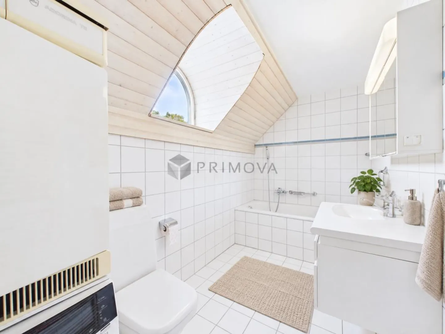 Light, Charm & Comfort - 2.5 Room Attic Apartment in Klingnau - Photo 7 of 8
