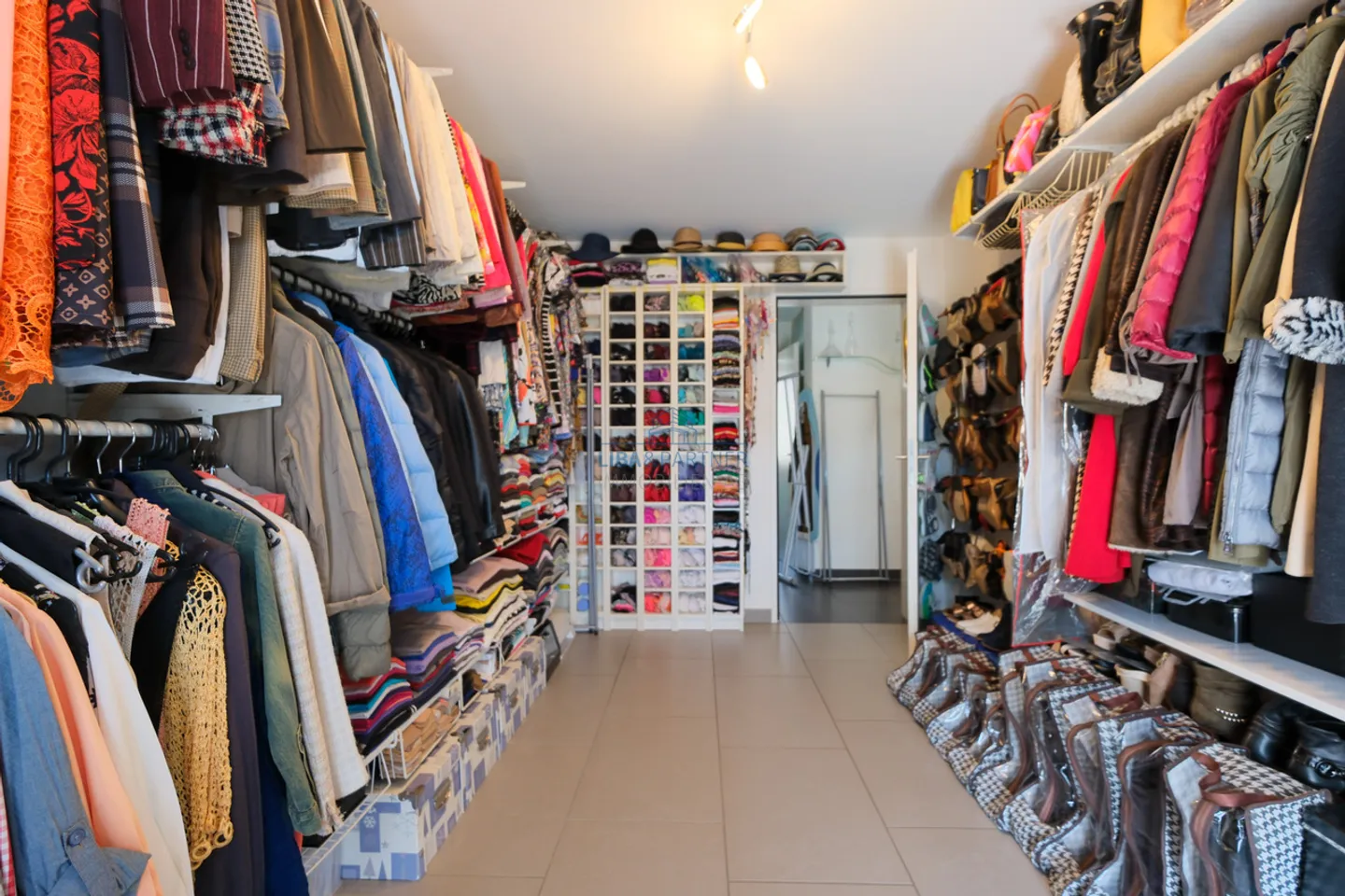 Grosszügige, moderne 3.5-Z'Wohnung mit Balkon und Hobbyraum in Aesch - Foto 6 von 11