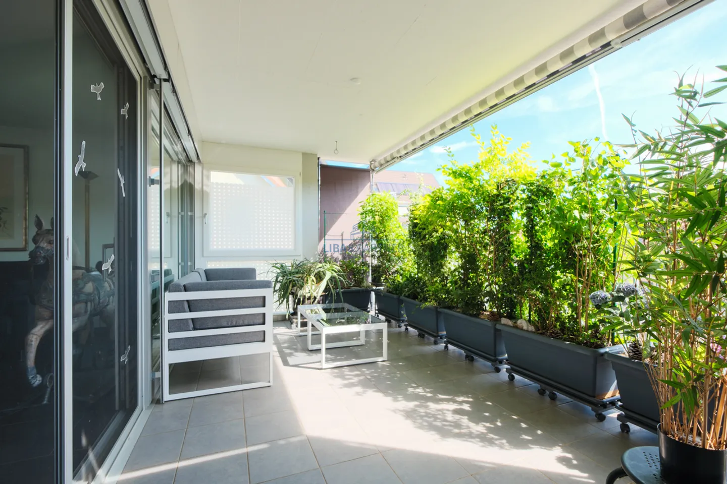 Ampio e moderno appartamento di 3,5 stanze con balcone e stanza hobby ad Aesch - Foto 5 di 13