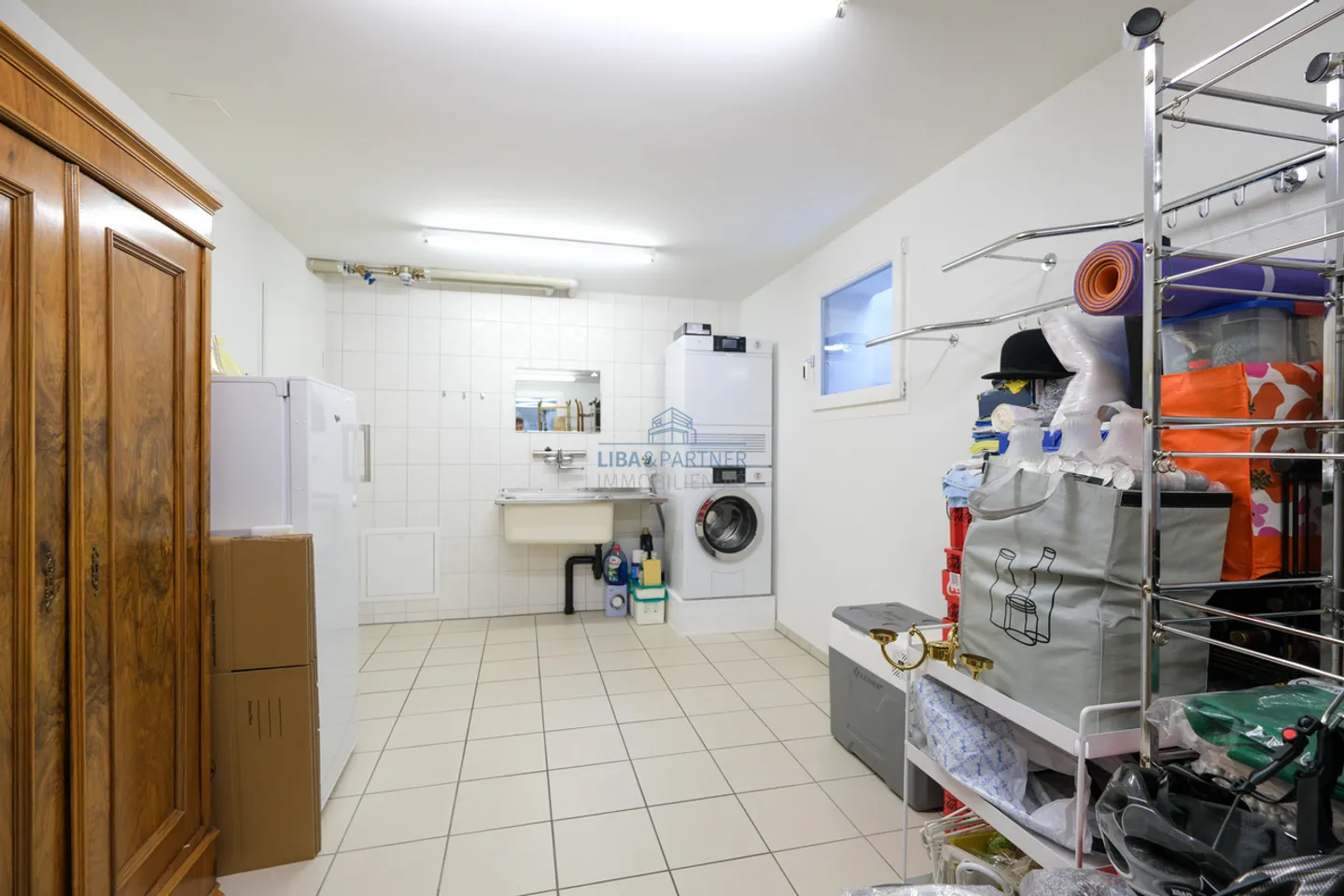 Grosszügige, moderne 3.5-Z'Wohnung mit Balkon und Hobbyraum in Aesch - Foto 10 von 11