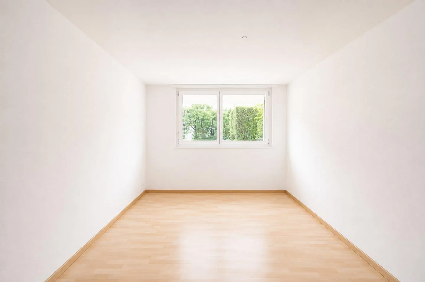 Spacious 4.5-room apartment with winter garden in Bottmingen - Photo 10 of 13