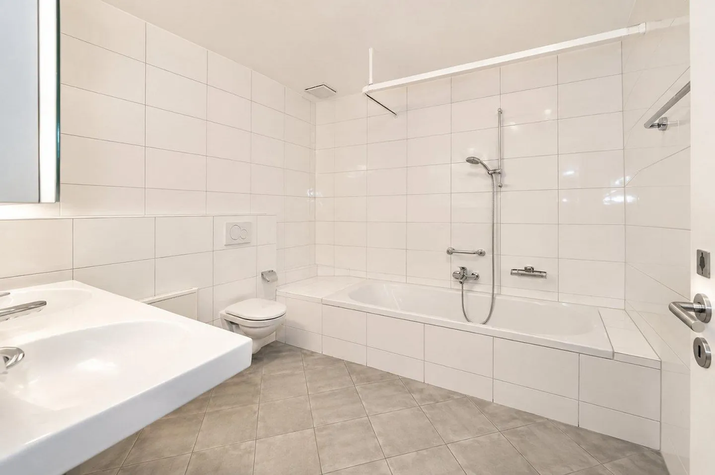 Spacious 4.5-room apartment with winter garden in Bottmingen - Photo 13 of 13