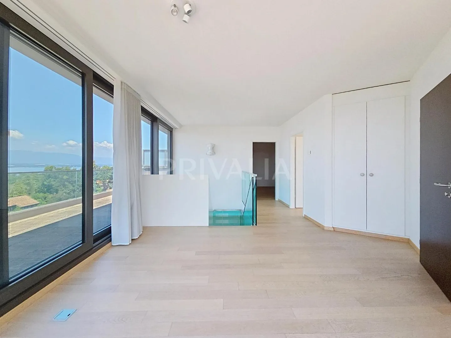 Exceptional duplex penthouse offering a panoramic view of the lake and the mountains - Photo 6 of 11