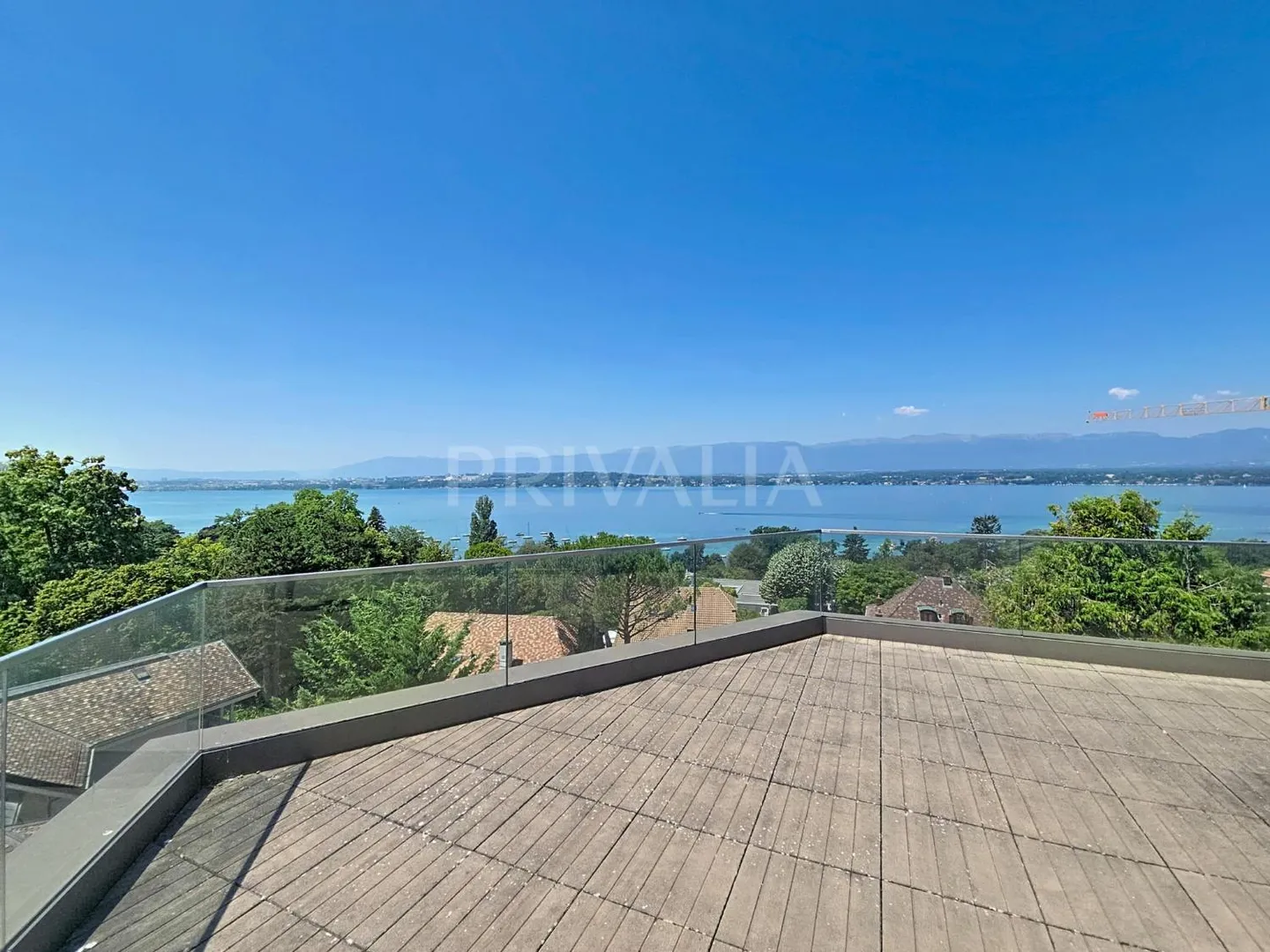 Exceptional duplex penthouse offering a panoramic view of the lake and the mountains - Photo 9 of 11