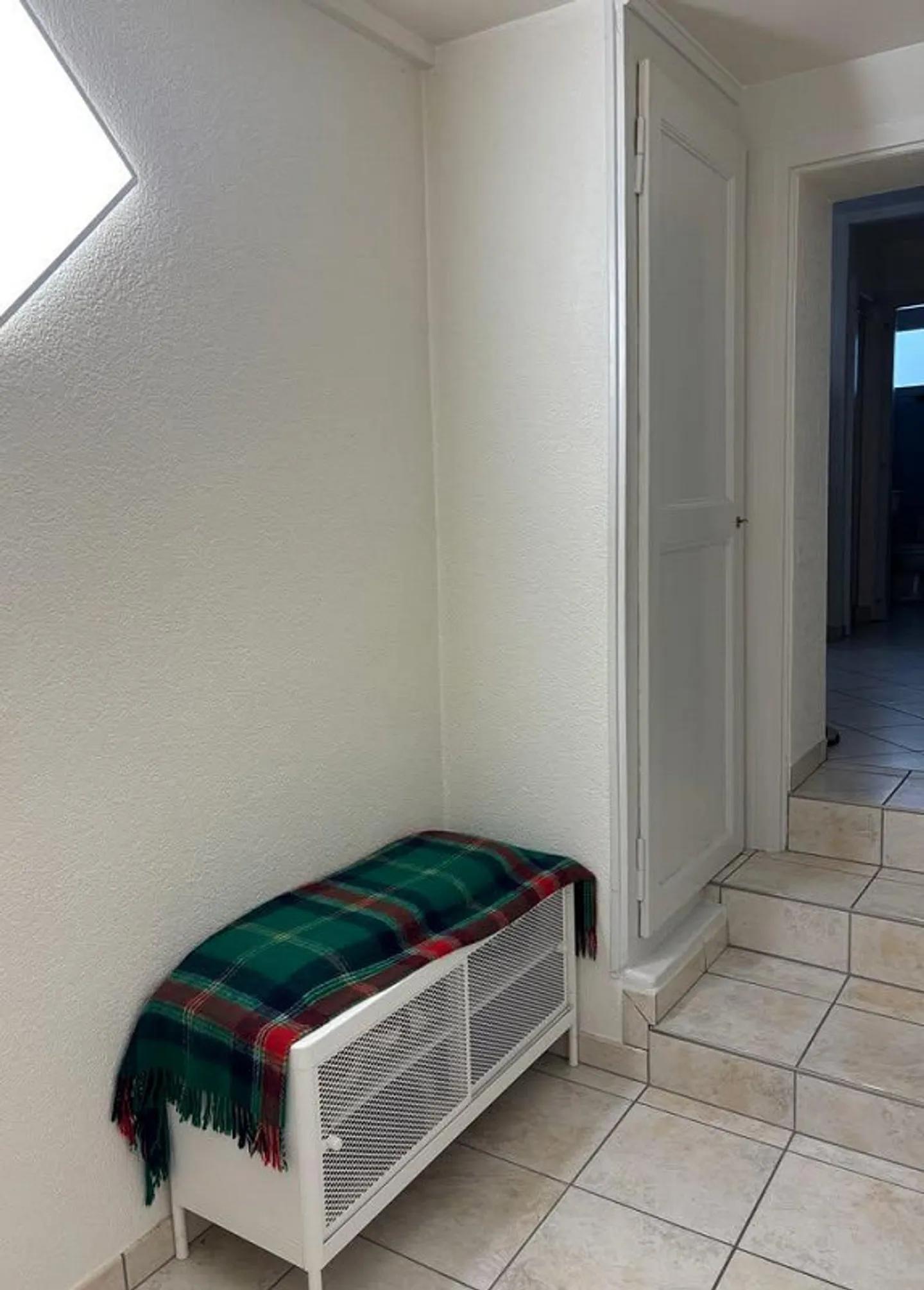Spacious 2-room apartment with terrace in La Coudre, Neuchâtel - Photo 2 of 20