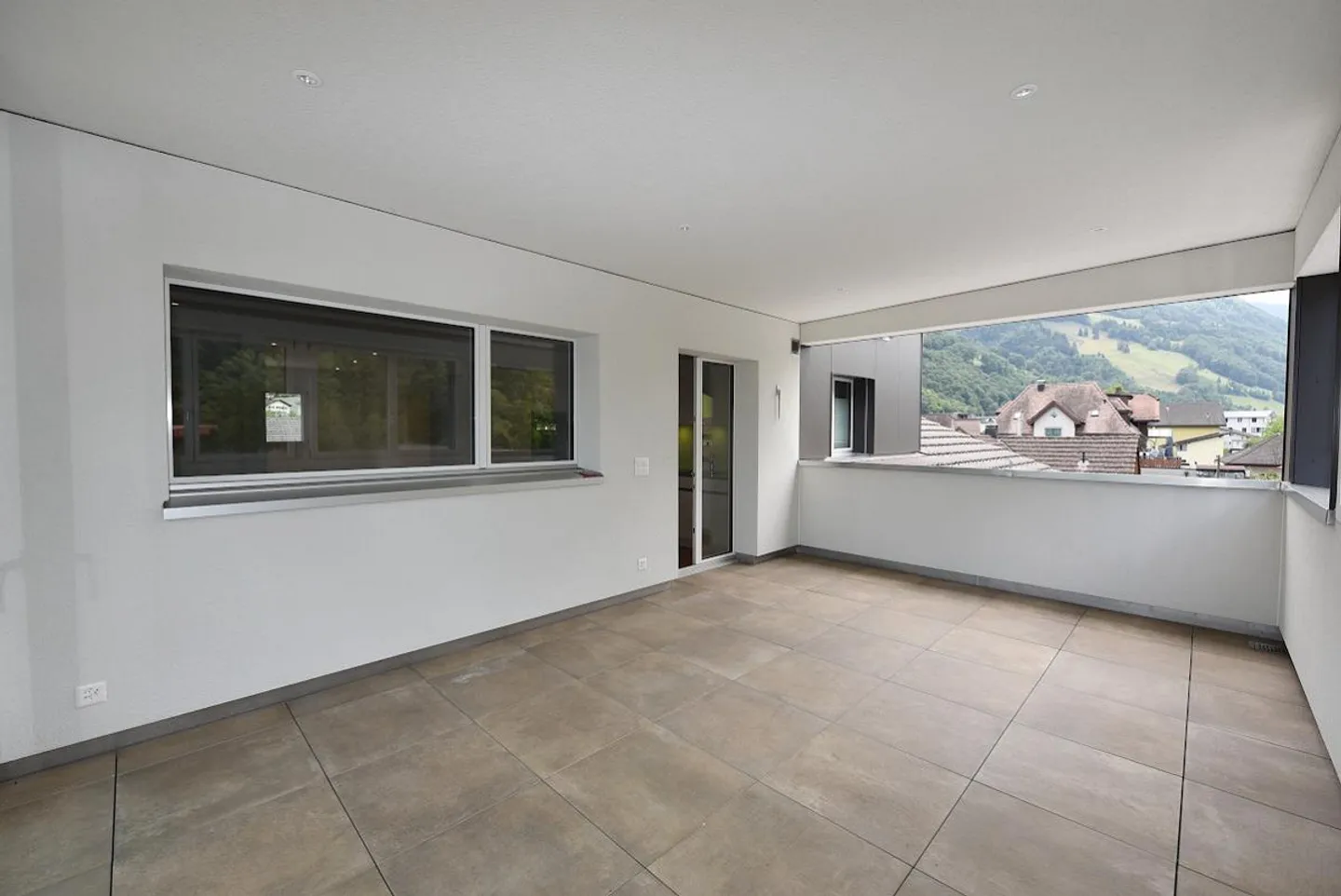 Bureaux modernes et espaces commerciaux combinés avec un penthouse attrayant... - Photo 8 sur 12