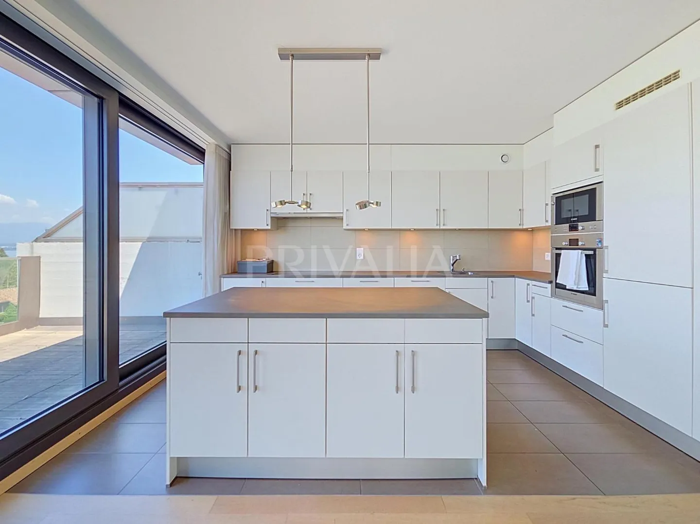 Exceptional duplex penthouse offering a panoramic view of the lake and the mountains - Photo 3 of 11