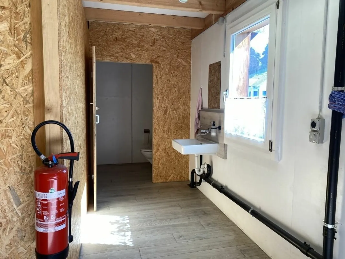 Hobby- / Gewerbe- / Lagerraum mit überhoher Raumhöhe zu vermieten - Foto 4 von 4