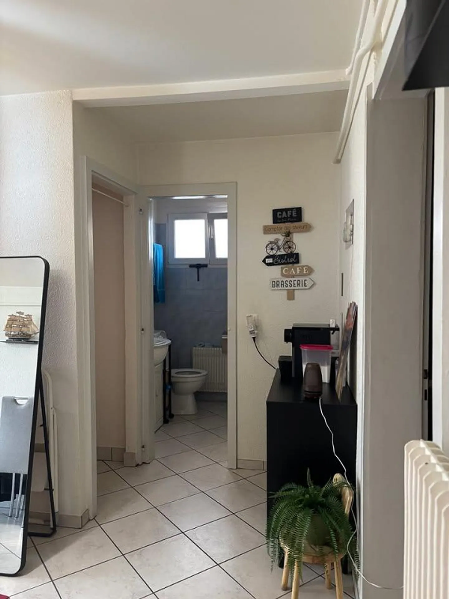 Spacious 2-room apartment with terrace in La Coudre, Neuchâtel - Photo 3 of 20
