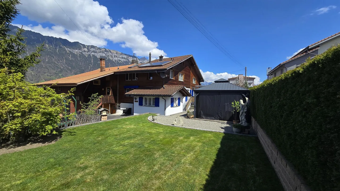 Maison individuelle de 5 pièces – Vivre au cœur du village de Bönigen - Photo 1 sur 21