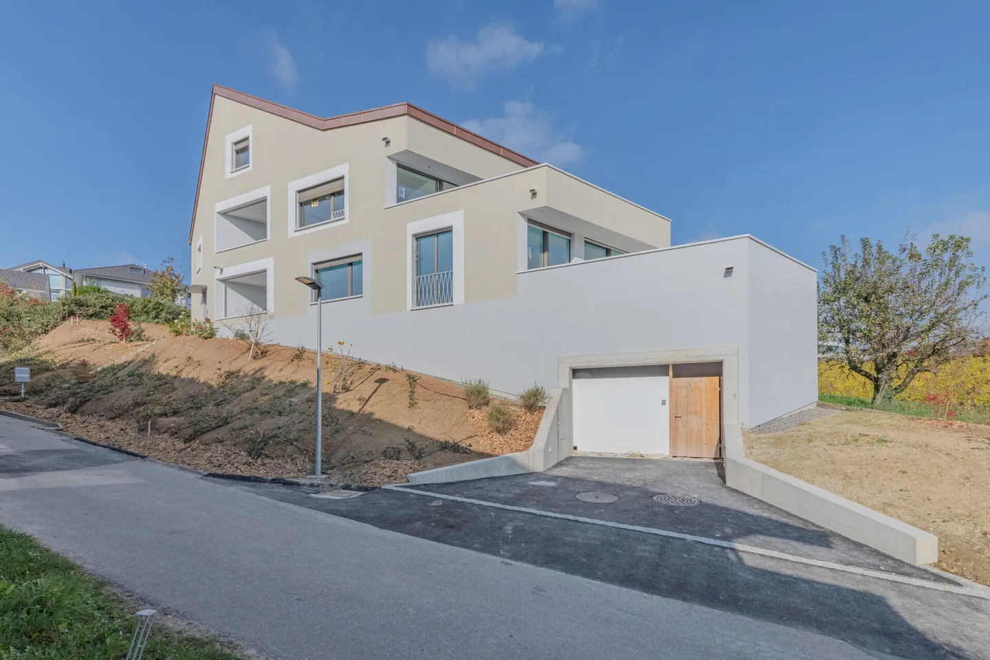 LARGE REAL ESTATE - Exclusive 4.5-room maisonette apartment in Lugnorre - Photo 1 of 14