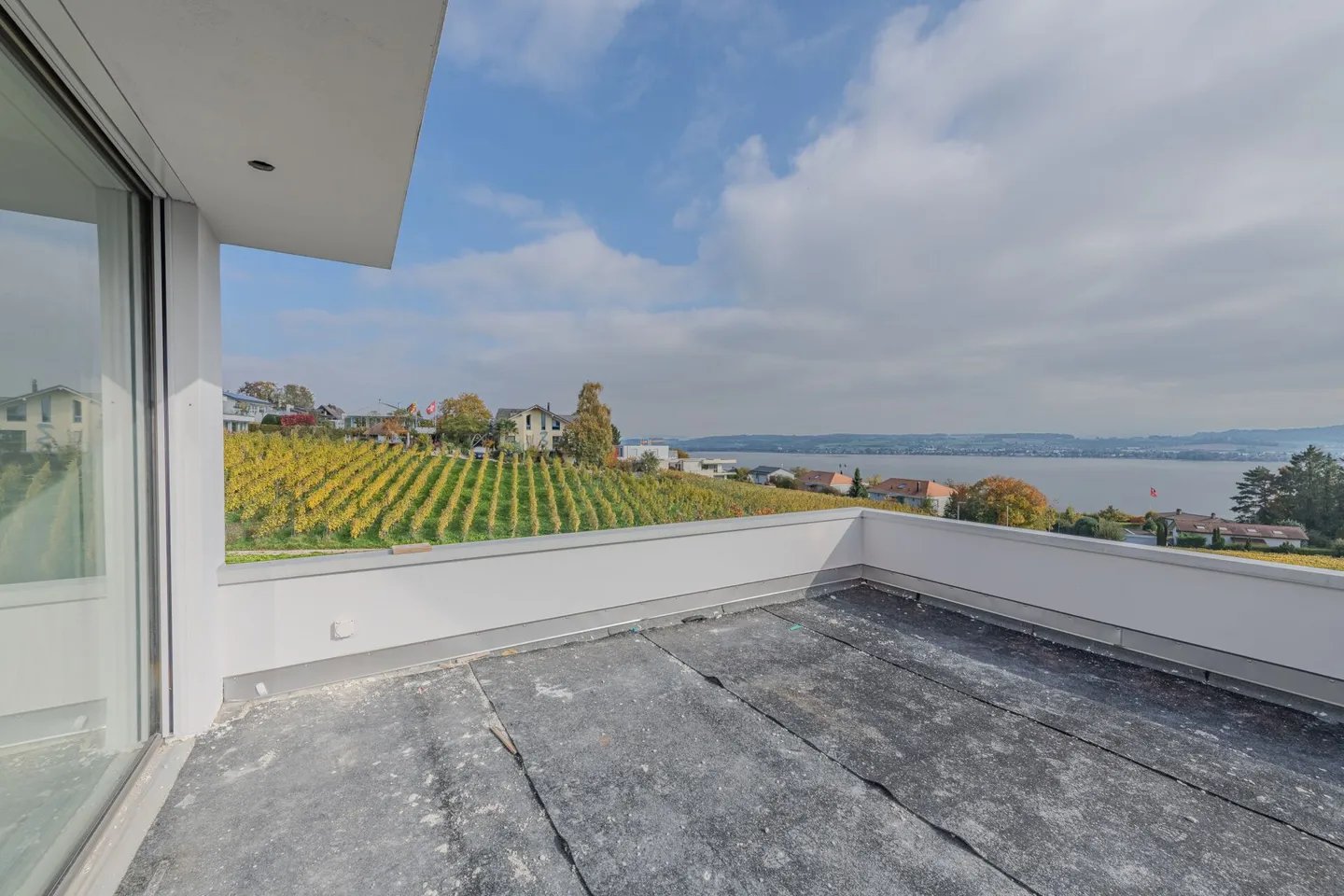 LARGE REAL ESTATE - Exclusive 4.5-room maisonette apartment in Lugnorre - Photo 3 of 14