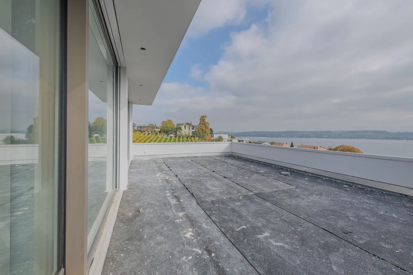 LARGE REAL ESTATE - Exclusive 4.5-room maisonette apartment in Lugnorre - Photo 4 of 14