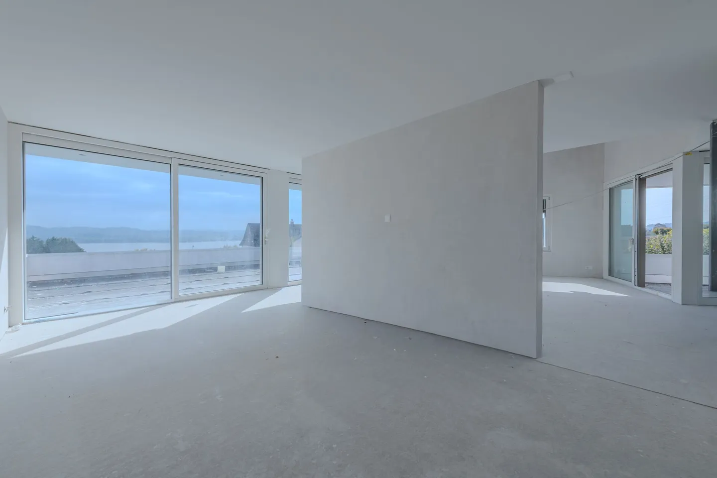 LARGE REAL ESTATE - Exclusive 4.5-room maisonette apartment in Lugnorre - Photo 5 of 14